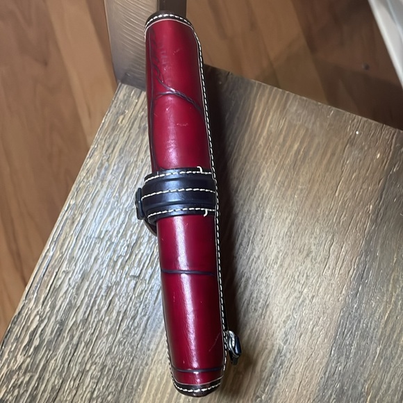 Dooney & Bourke Vintage Bordeaux Croc Embossed Leather Wallet front closure - Picture 3 of 14